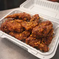 16) Spicy chicken wings🌶️